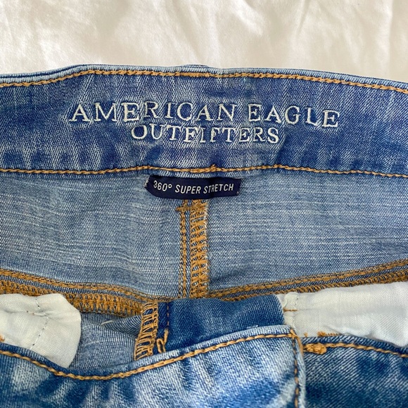 2/$40💜 CLOSET CLEAN OUT: American Eagle medium wash denim shorts - Picture 4 of 8